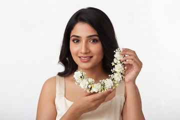 1 PC Artificial Flower Bun Gajra for Women White Pearl Hair Bun Accessory Traditional Floral Hair Decoration for Wedding, Party & Festivals